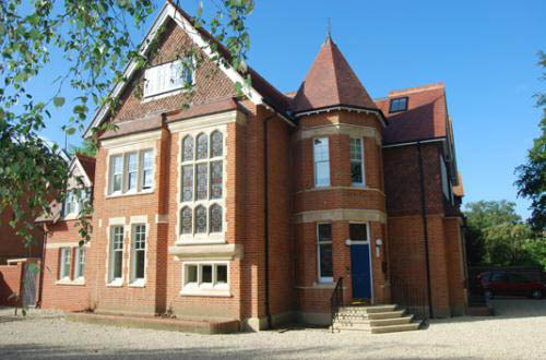 Здание школы St. Clare’s