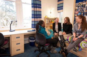 Жилая комната студентов St. Clare’s