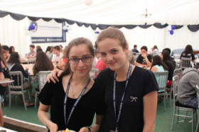 На шоу талантов в  Oxford Royal Academy St. Peter's College