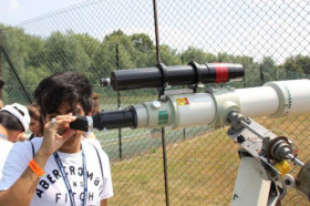 Студенты изучают звезды в обсерватории Святой Екатерины