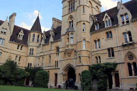 Здание школы Oxford Royale Academy Balliol College