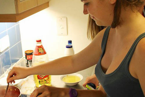 Приготовление ужина на кухне