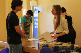 Студенты Oxford Royale Academy Lady Margaret Hall на экзаменах