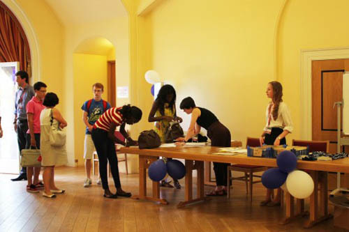 Студенты Oxford Royale Academy Lady Margaret Hall на экзаменах