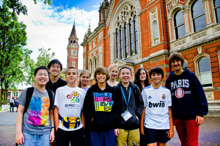 Студенты Our World English Schools Dulwich College