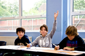 Студенты Our World English Schools Dulwich College на занятиях