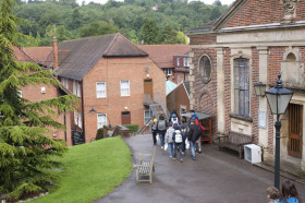 Здание школы Our World English Schools Caterham School