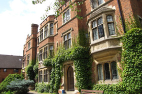 Здание школы Studio Cambridge Sir Christopher