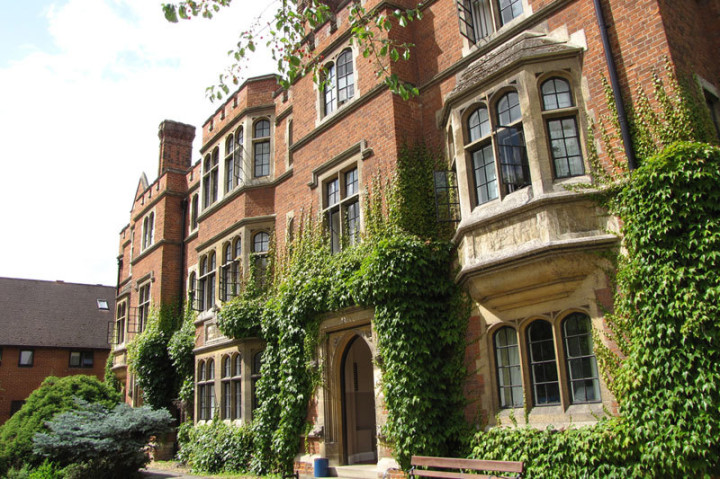 Здание школы Studio Cambridge Sir Christopher