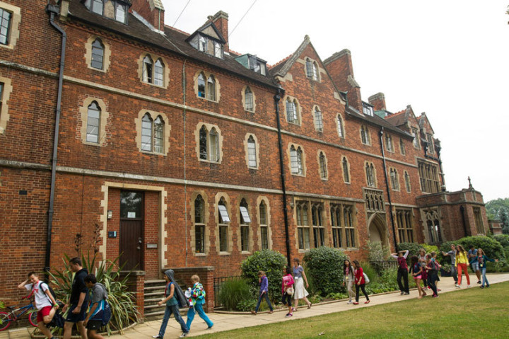 Здание школы Studio Cambridge Sir Edward