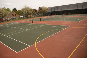 Теннисный корт