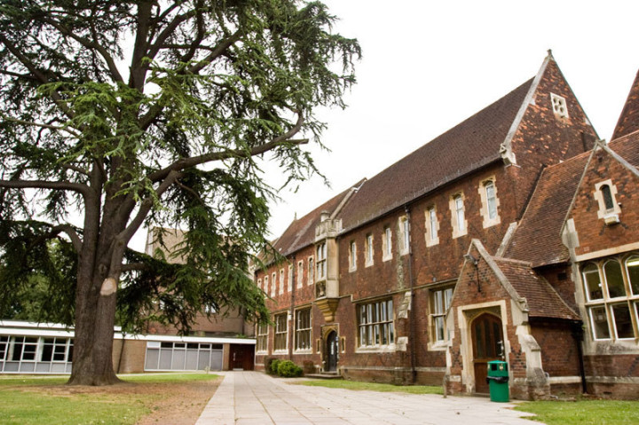 Здание школы Studio Cambridge Sir Henry