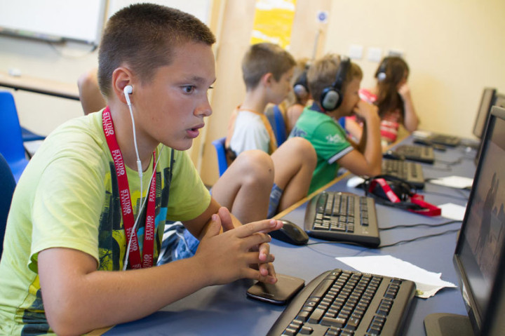 Студенты Studio Cambridge Sir Henry на занятиях