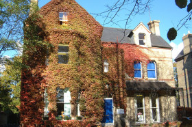 Здание школы Studio Cambridge Sir John