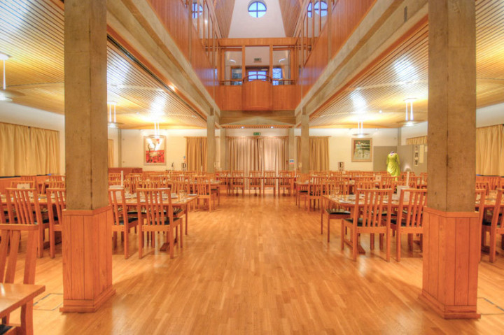 Столовая в Studio Cambridge Sir Laurence