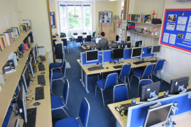 Компьютерный класс в Studio Cambridge Sir Michael