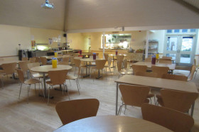 Столовая в Studio Cambridge Sir Michael