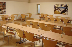 Столовая в Studio Cambridge Sir Michael