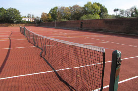 Теннисный корт