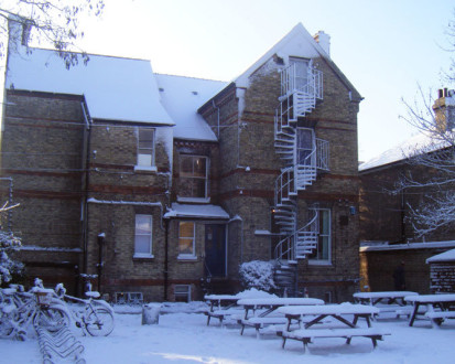 Здание школы Studio Cambridge Sir George