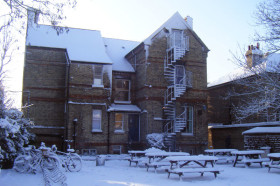 Здание школы Studio Cambridge Sir George