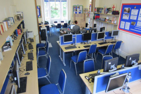 Компьютерный класс в Studio Cambridge Sir George