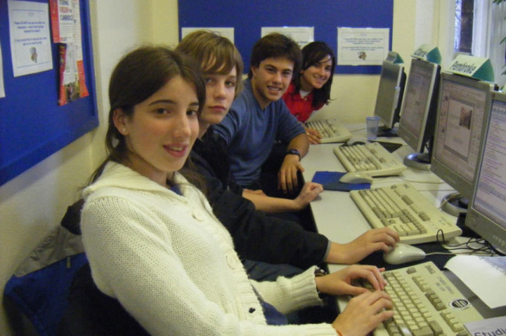 Студенты Studio Cambridge Sir George на занятиях