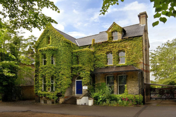 Здание школы Studio Cambridge Sir George