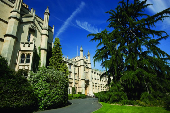 Здание школы Studio Cambridge Sir William