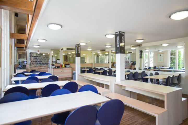 Столовая в Studio Cambridge Sir William