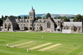 Здание школы Taunton School International