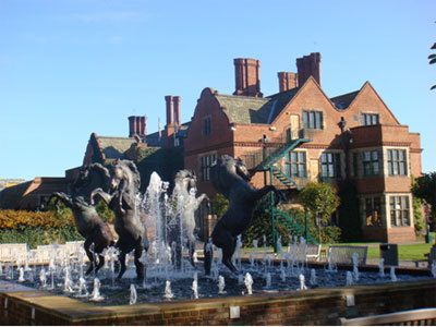 Здание школы Village Camps