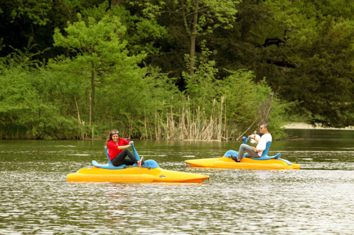 Учащиеся ActiLingua Academy катаются на катамаране