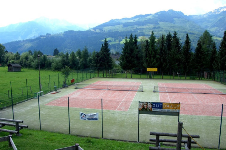 Теннисный корт