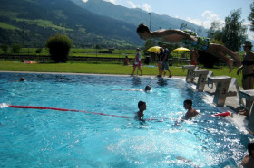 Бассейн в Village Camps