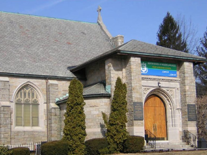Здание школы Boston School of Modern Languages
