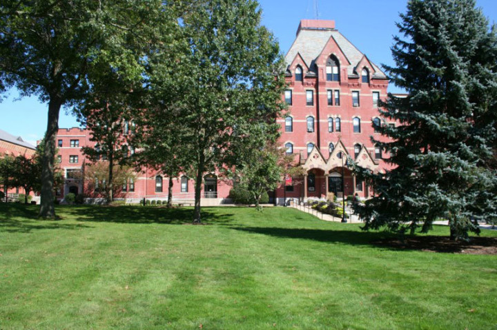 Здание Embassy Summer Dean College