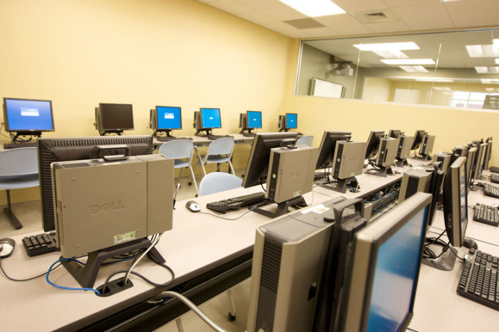 Компьютерный класс в Embassy Summer Fort Lauderdale