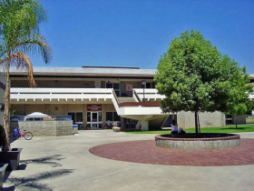 Здание FLS Discover California