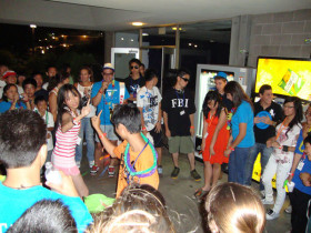 Студенты FLS Discover California на дискотеке