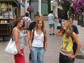 Студенты FLS Discover California на Беверли Хилз