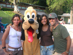 Студенты FLS Discover California в Диснейленде