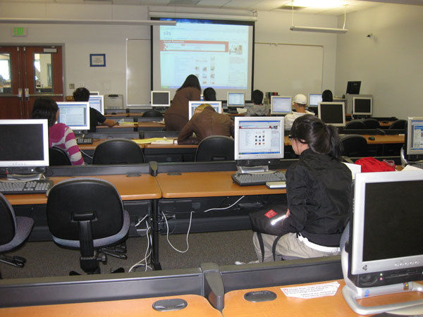 Студенты FLS Discover California на занятиях