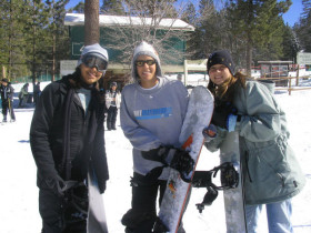 Студенты FLS Discover California катаются на сноуборде