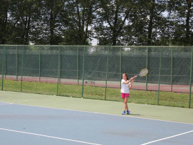 Студенты Julian Krinsky – Villanova University играют в теннис