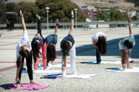 Студенты St. Giles International San Francisco Bay занимаются фитнесом