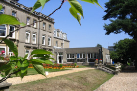 Здание Bournemouth Collegiate School