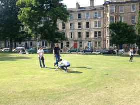 Студенты Basil Paterson College играют в гольф