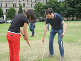 Студенты Basil Paterson College играют в гольф