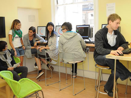 Студенты Central School of English на занятиях